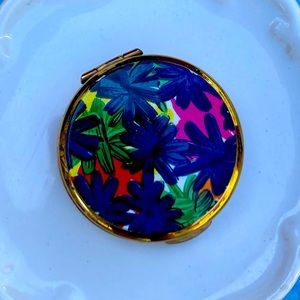 Small Never Used Vintage Stratton Compact